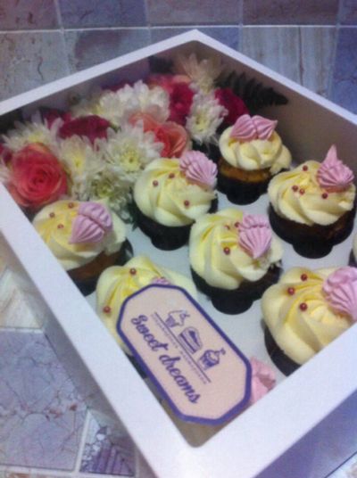 Лот: 6929085. Фото: 1. Sweet box коробка с цветами и... Подарки на 8 марта