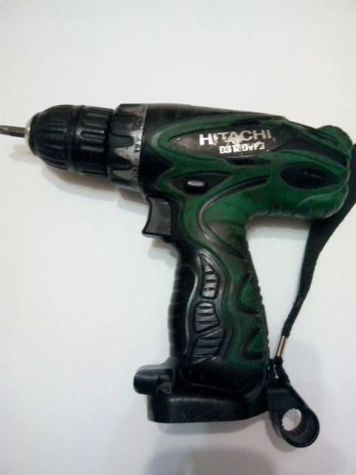 Лот: 3334219. Фото: 1. Шуруповерт Hitachi без аккумулятора. Электроинструмент