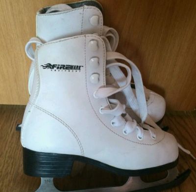 Лот: 6606907. Фото: 1. Коньки 30р для девочки. Коньки