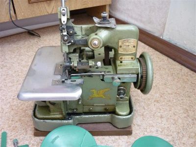 Лот: 846581. Фото: 1. Оверлок. Швейный и вязальный инструмент