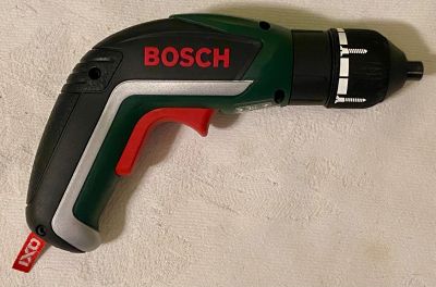 Лот: 25899777. Фото: 1. Аккумуляторная отвертка Bosch... Электроинструмент