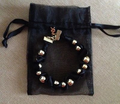 Лот: 4832334. Фото: 1. Браслет в мешочке из органзы. Браслеты