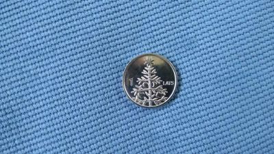 Лот: 11503413. Фото: 1. Рождественская ель, монета Латвии. Европа