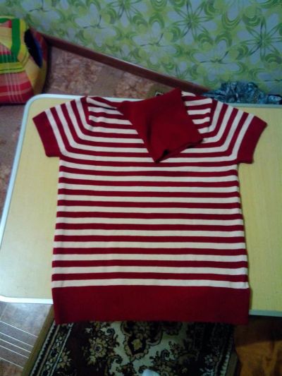 Лот: 3745730. Фото: 1. Безрукавка. Свитеры, толстовки, худи