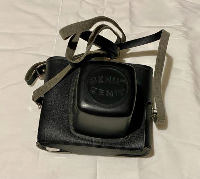 Лот: 25882975. Фото: 1. Фотоаппарат пленочный Зенит. Плёночные зеркальные