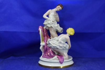 Лот: 20660173. Фото: 1. Фарфоровая статуэтка Балерины... Фарфор, керамика