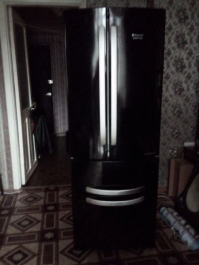 Лот: 25886818. Фото: 1. ХоЛодильник - ЧёРНая МОЛния HOTpoint... Холодильники, морозильные камеры