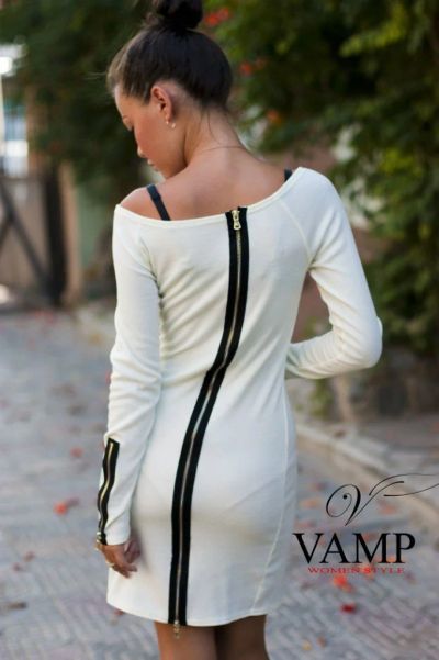 Лот: 3735587. Фото: 1. Белое платье со змейками на рукавах... Платья