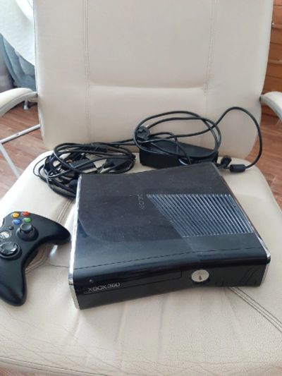 Лот: 13936375. Фото: 1. XBox 360 Slim. Игровые приставки, консоли