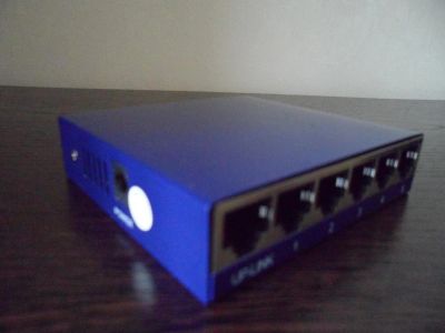 Лот: 4071014. Фото: 1. switch HUB (коммутатор) новый. Маршрутизаторы (роутеры)