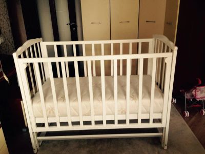 Лот: 7001742. Фото: 1. кроватка детская с матрасом и... Комплекты детской мебели