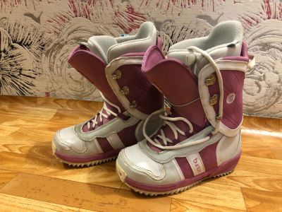 Лот: 19852858. Фото: 1. Ботинки для сноуборда Burton Lodi... Ботинки