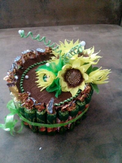 Лот: 3514531. Фото: 1. Праздничное Рафаэлло. Букеты из конфет, игрушек