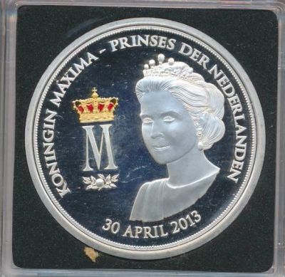 Лот: 16444630. Фото: 1. Нидерланды 2013 медаль Королева-консорт... Памятные медали