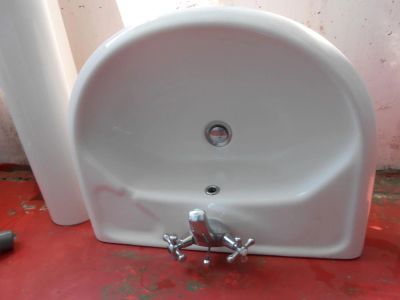 Лот: 7573085. Фото: 1. Умывальник на пьедестале б\у... Раковины, умывальники