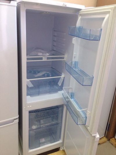 Лот: 7957364. Фото: 1. Новый холодильник Бирюса 118. Холодильники, морозильные камеры