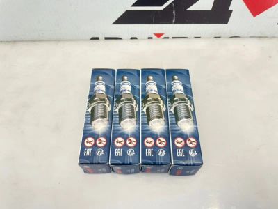 Лот: 25887810. Фото: 1. Свеча зажигания Toyota Camry. Двигатель и элементы двигателя