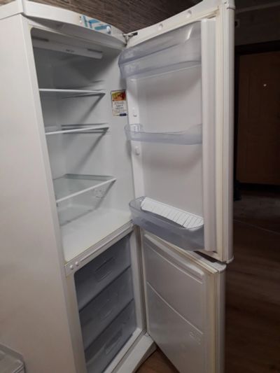 Лот: 21727495. Фото: 1. Холодильник Indesit. Холодильники, морозильные камеры