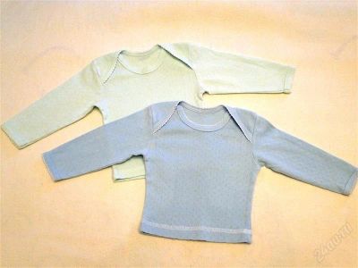 Лот: 1386488. Фото: 1. Трикотажный комплект: 2 кофточки... Ползунки, распашонки, слипы