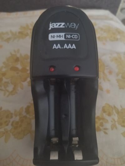 Лот: 20006320. Фото: 1. Зарядка для акамуляторнных батареек. Зарядные устройства, блоки питания для бытовой техники