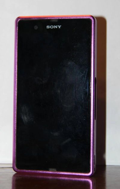 Лот: 4754409. Фото: 1. Бампер металлический на Sony Xperia... Чехлы, бамперы
