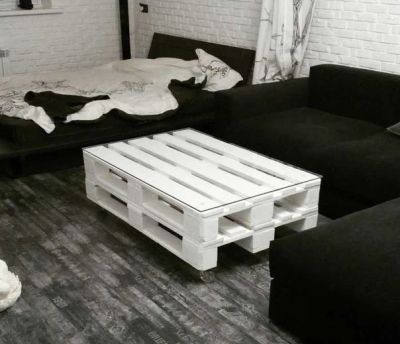 Лот: 7167446. Фото: 1. Столик журнальный из поддонов. Журнальные столики