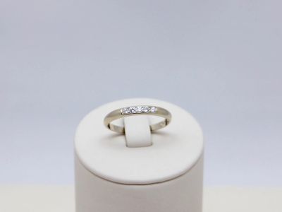 Лот: 12321375. Фото: 1. ЗОЛОТОЕ КОЛЬЦО С БРИЛЛИАНТАМИ... Кольца, перстни