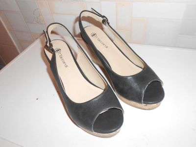 Лот: 4307371. Фото: 1. Летние босоножки на танкетке. Босоножки