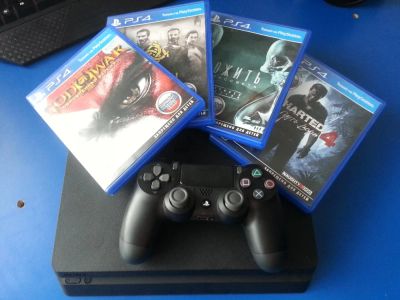Лот: 8745115. Фото: 1. Sony Playstation4 + 4 хороших... Игровые приставки, консоли