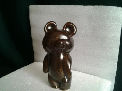 Лот: 4773028. Фото: 1. Статуэтка Олимпийский мишка Фаянс... Фарфор, керамика