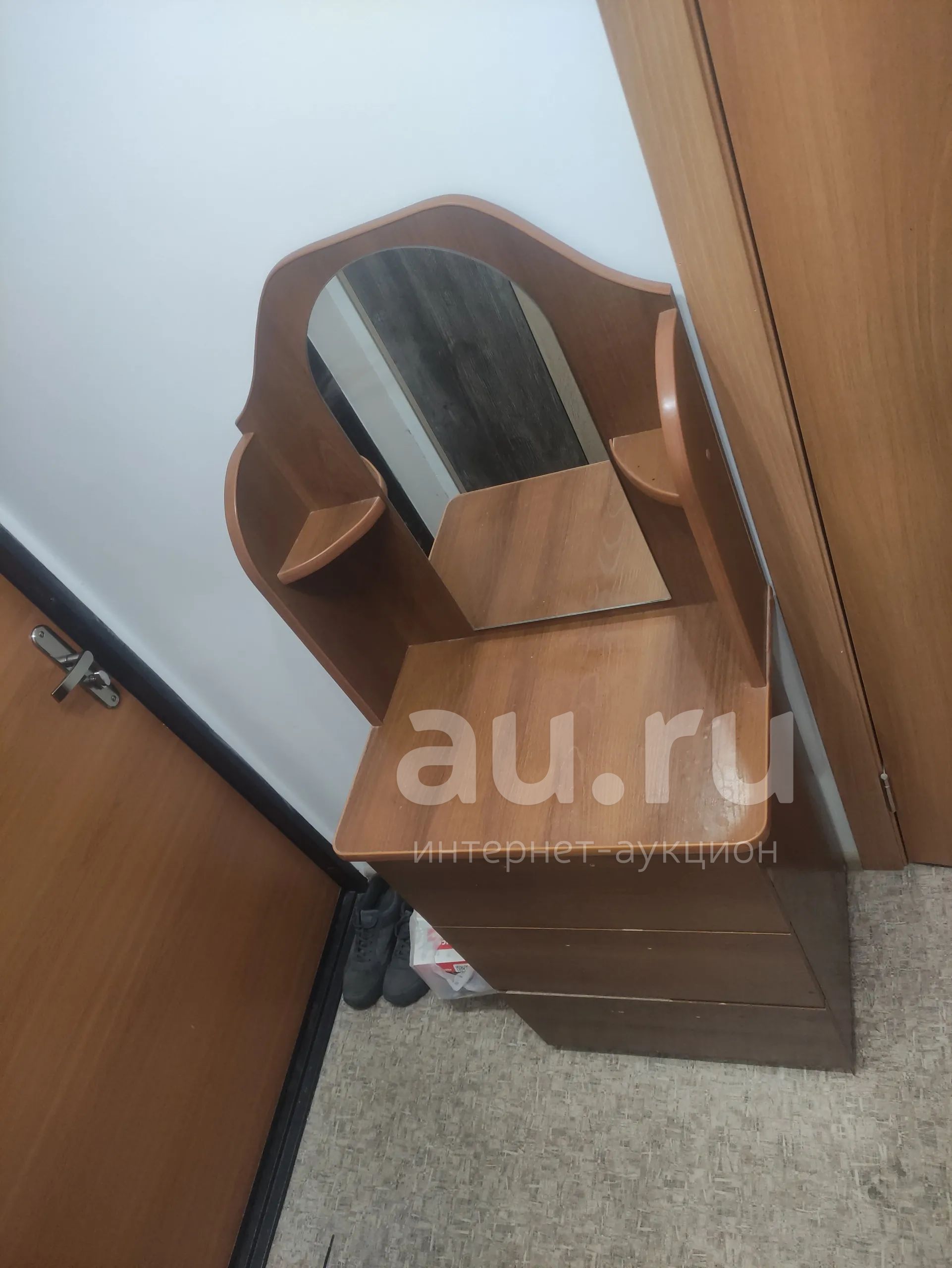 Туалетный столик — купить в Красноярске. Состояние: Б/у. Туалетные ...