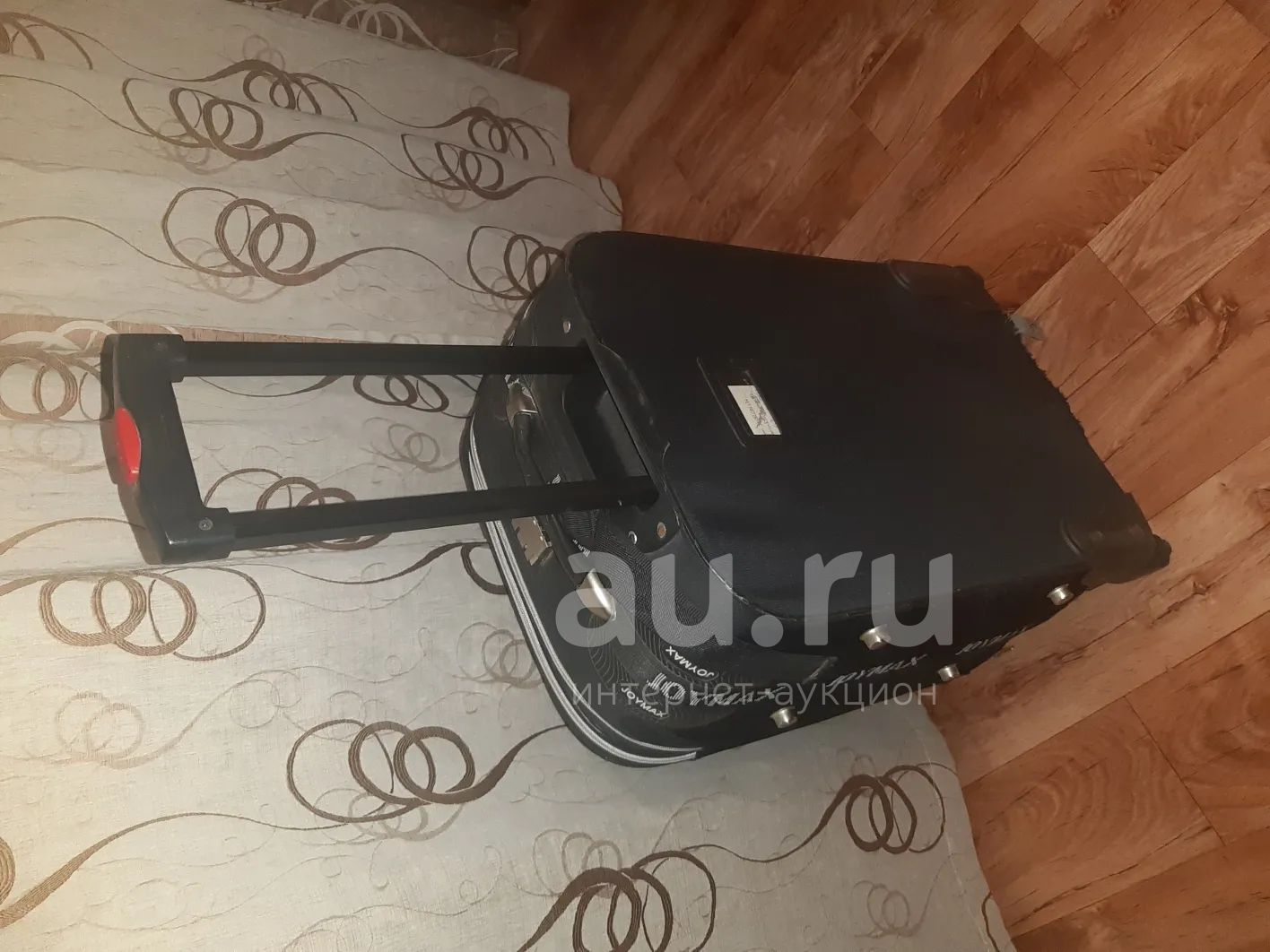 Чемодан на колесах — купить в Красноярске. Состояние: Б/у. Чемоданы и ...