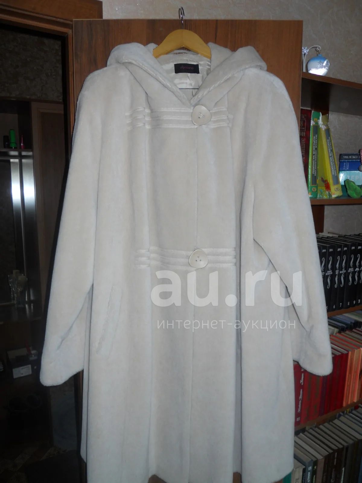 Пальто женское из Альпака — купить в Красноярске. Состояние: Отличное ...