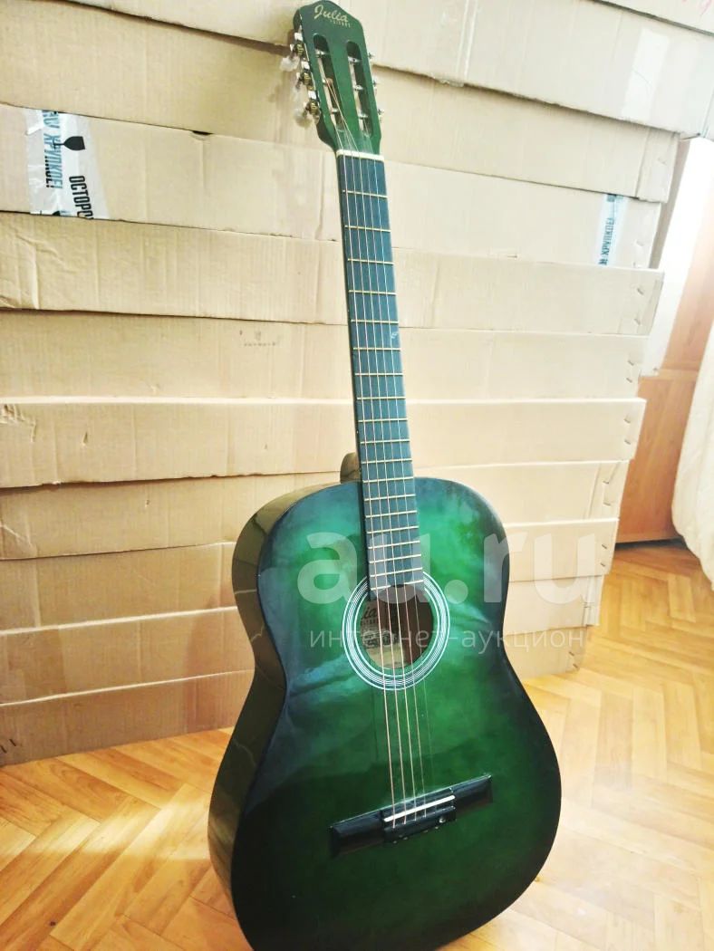 Авито гитары купить б у. Зеленая акустическая гитара. Акустическая гитара зеленого цвета. Электрогитпра зелёная. Темно зеленая гитара.