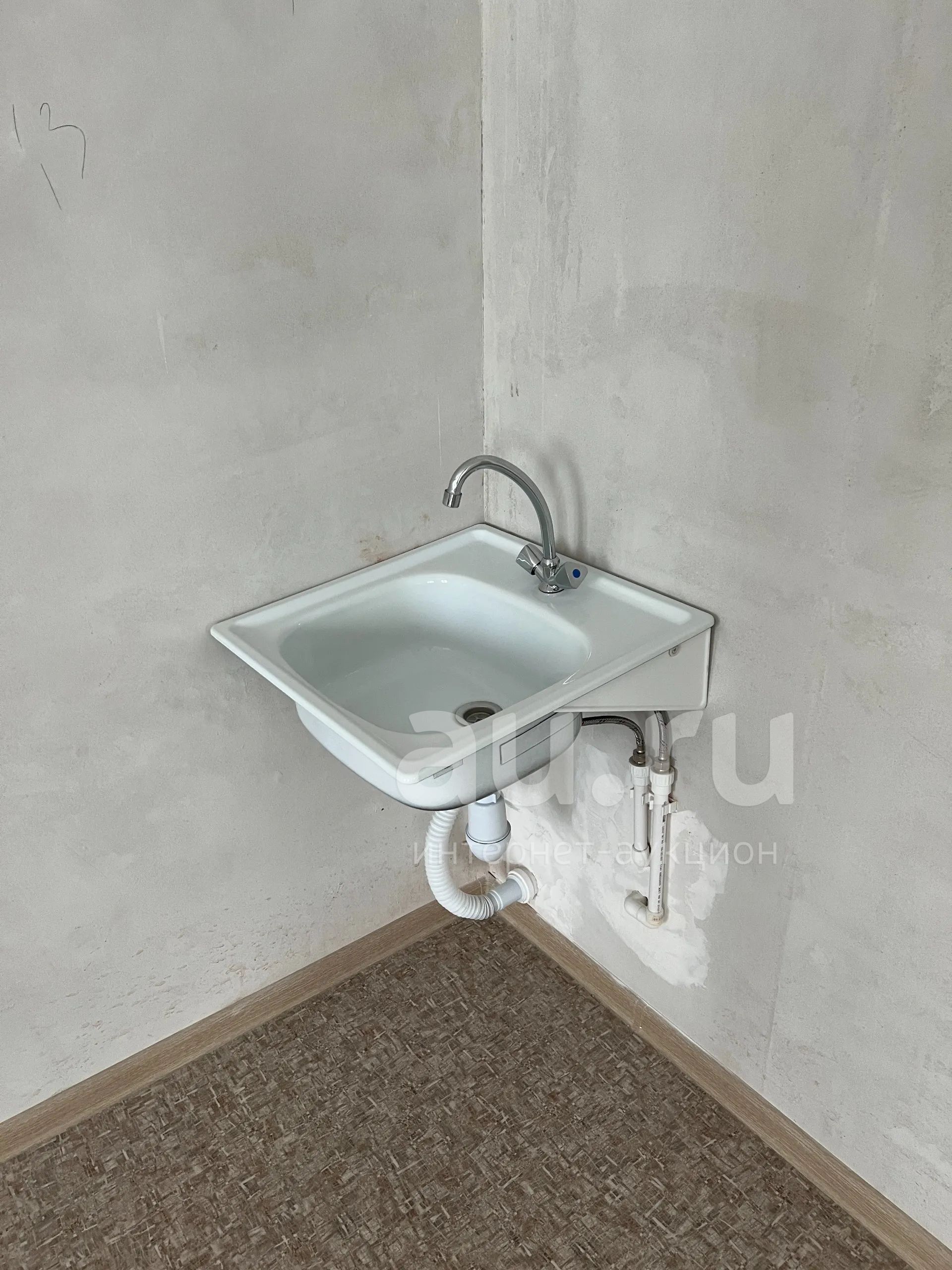 Раковина с краном с новостройки — купить в Красноярске. Состояние ...