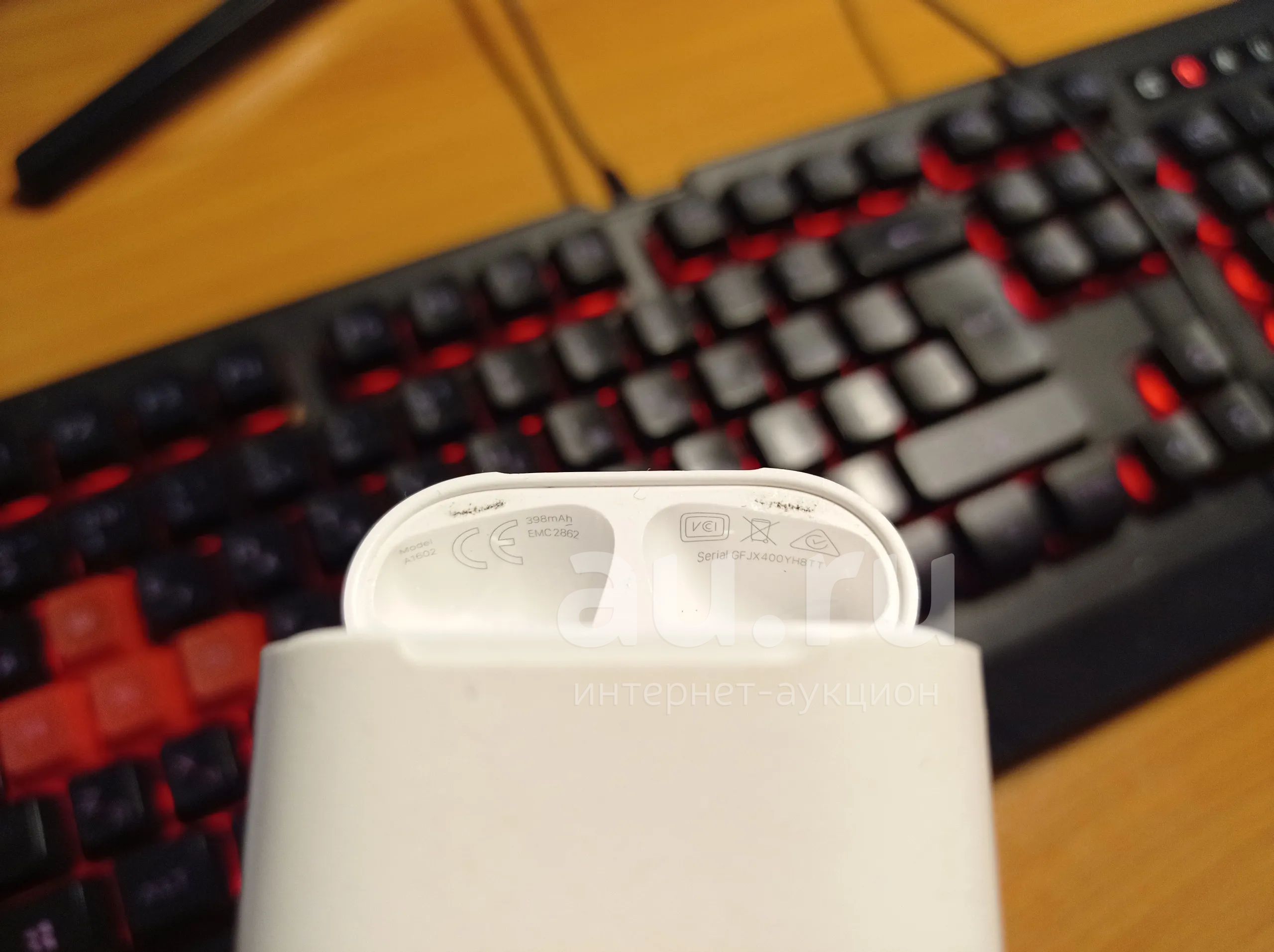 AirPods А1602 кейс — купить в Красноярске. Состояние: Б/у. Наушники ...