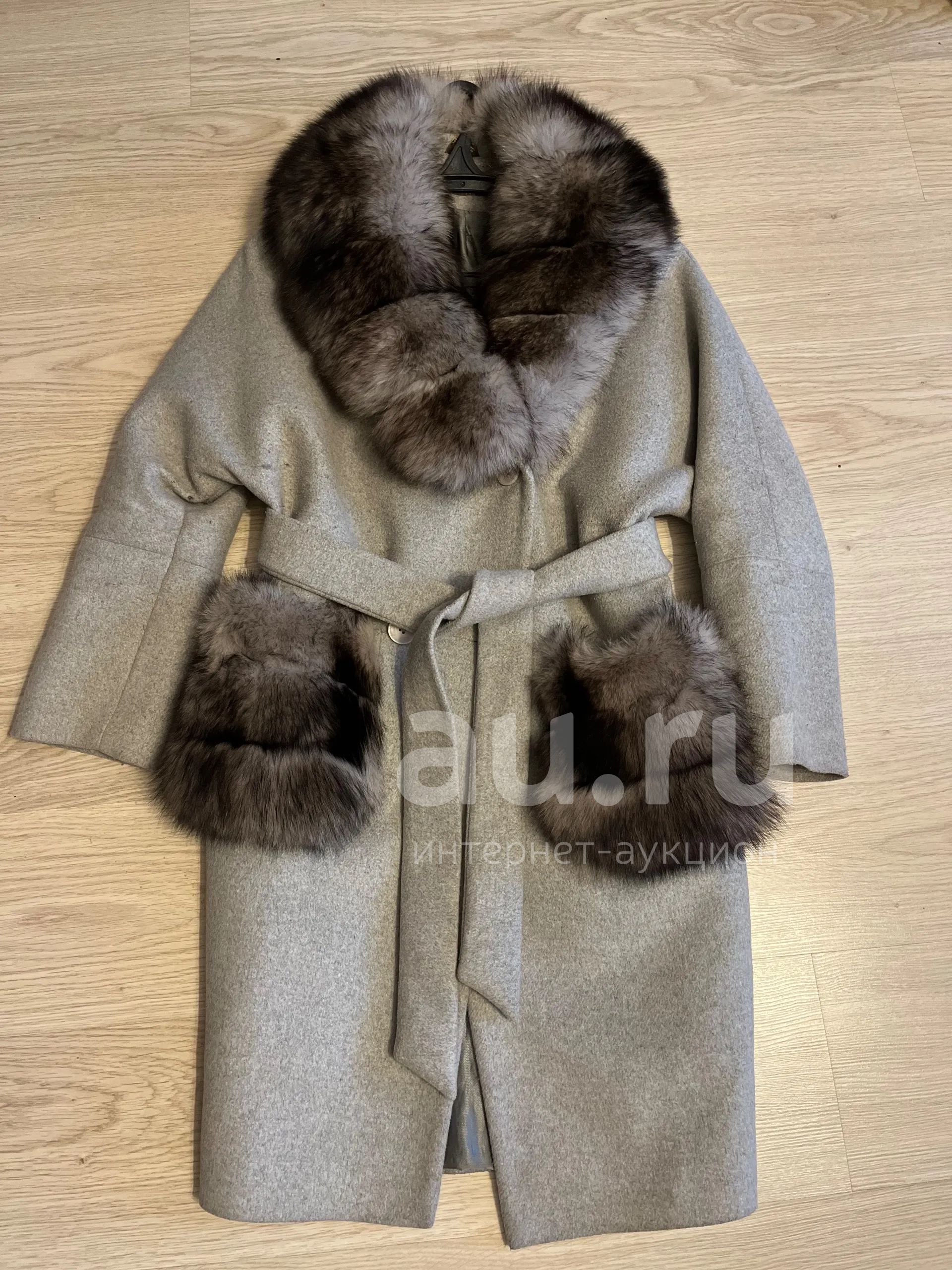 Зимнее пальто с натуральным мехом — купить в Красноярске. Состояние ...