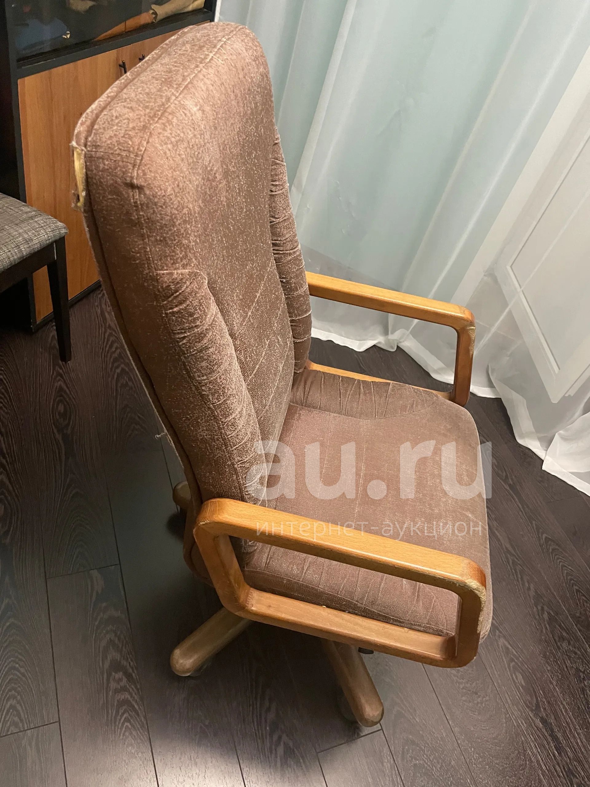 Кресло директора — купить в Красноярске. Состояние: Б/у. Стулья и ...