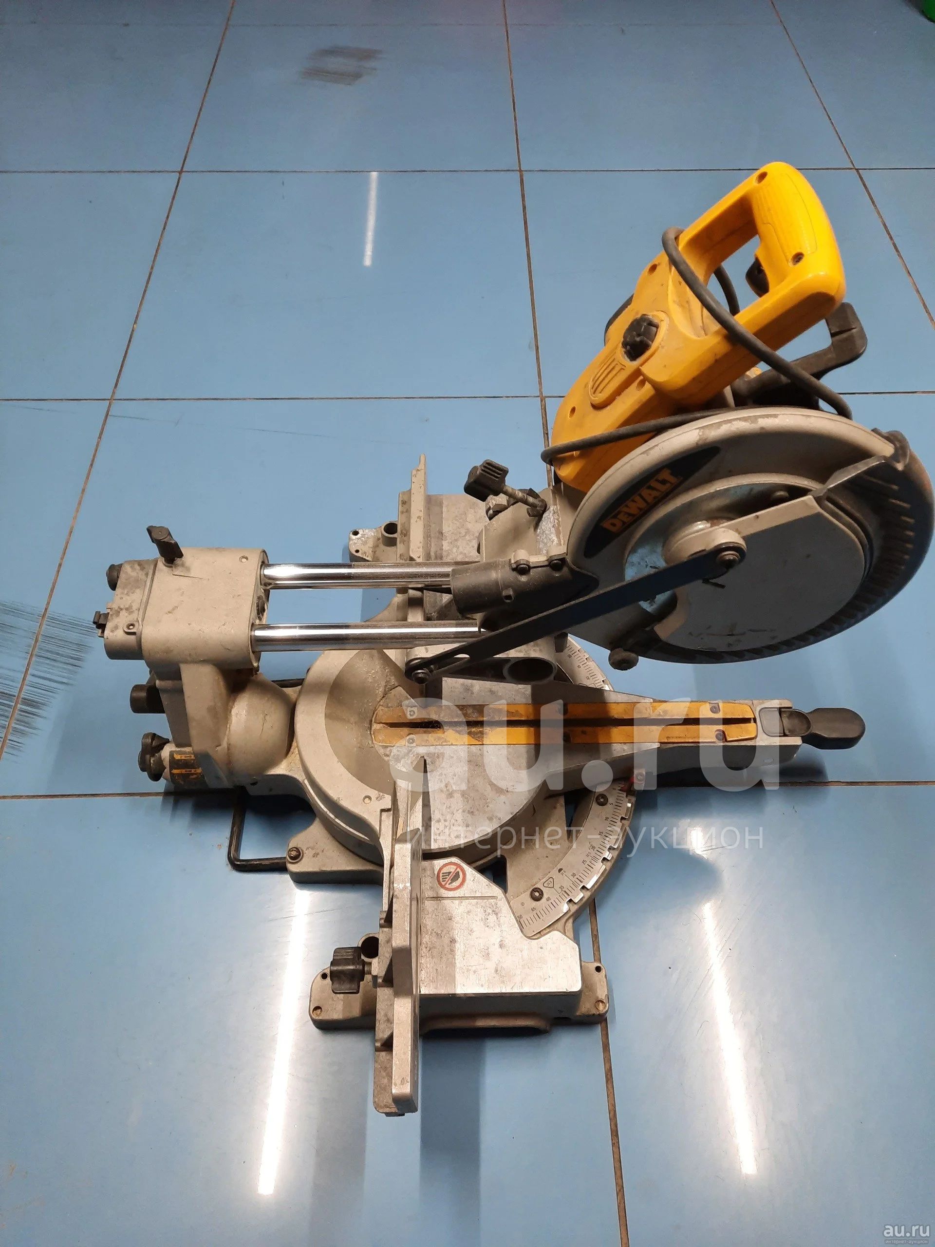 Пила торцовочная Dewalt dw-712-qs — купить в Красноярске. Состояние: Б ...
