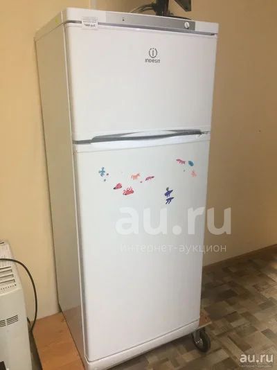 Индезит 14. Холодильник Индезит 150 см. Холодильник Индезит с верхней морозильной камерой. Холодильник Индезит морозильная камера сверху.