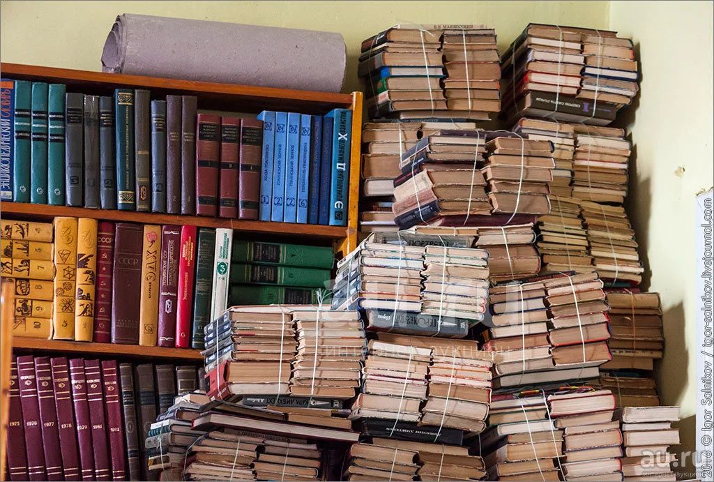 Куча книжек. Много книг. Старые книги. Много старых книг. Продать книги автора