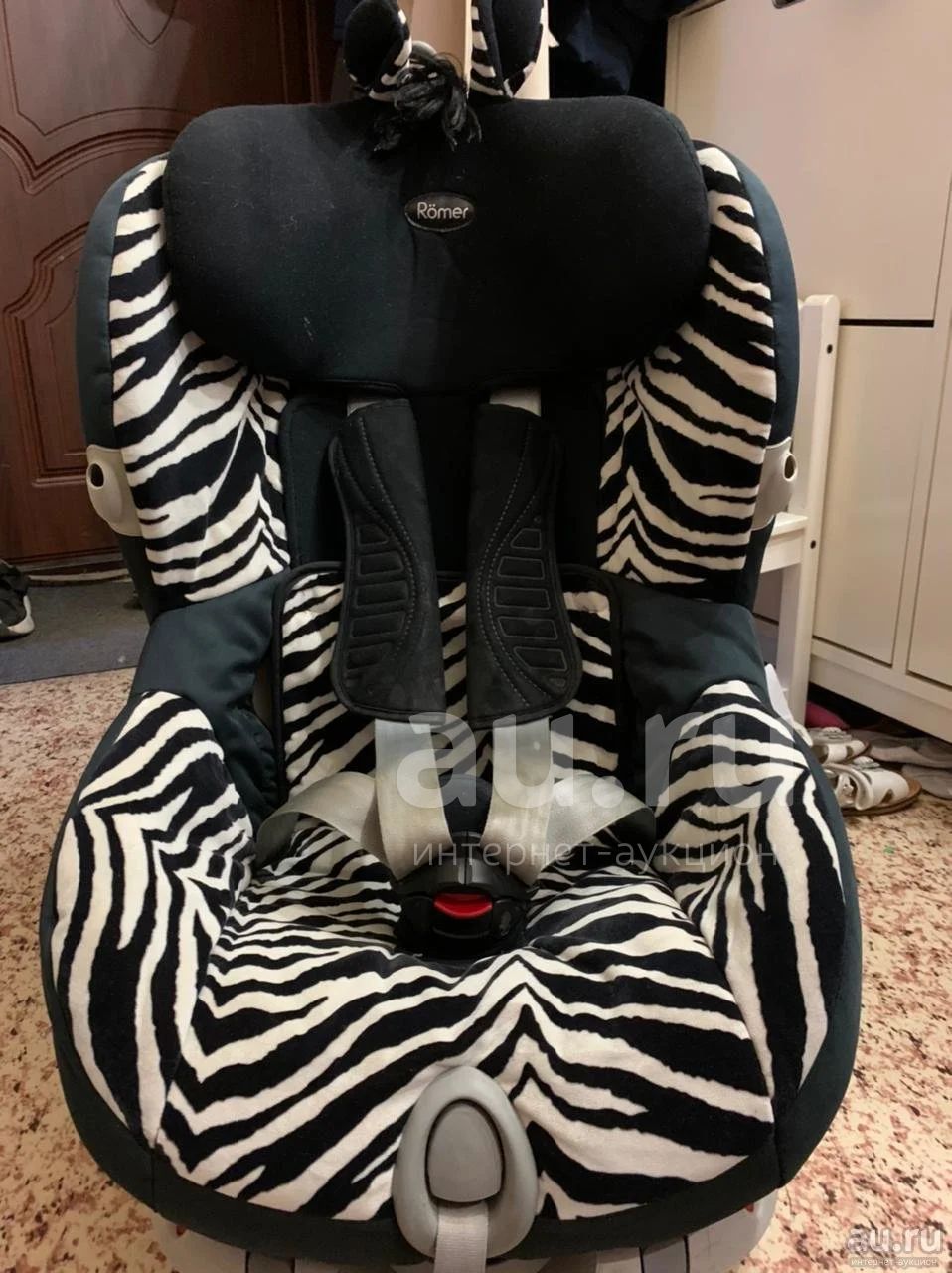 Britax zebra top