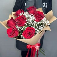 Лот: 21134786. Фото: 2. Букет из 7 красных роз и белой... Цветы, букеты