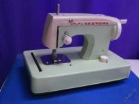 Лот: 5857260. Фото: 2. Швейная машинка детская из СССР... Коллекционирование, моделизм