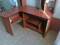 Лот: 896510. Фото: 2. Компьютерный стол угловой многоуровневый... Мебель