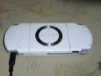 Лот: 1440574. Фото: 2. продам psp 2008 slim белый в очень... Игровые приставки, консоли, видеоигры
