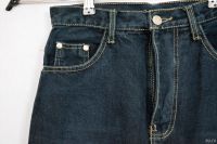 Лот: 13379359. Фото: 2. Джинсы плотные, прямые, с потертостями... Женская одежда