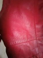 Лот: 20308788. Фото: 2. Красная кожаная куртка. Женская одежда