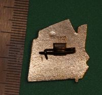 Лот: 11826495. Фото: 2. Значок: Красноярский комбайновый... Значки, медали, жетоны