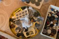 Лот: 4266227. Фото: 3. много пуговиц россыпью. Одежда, обувь, галантерея